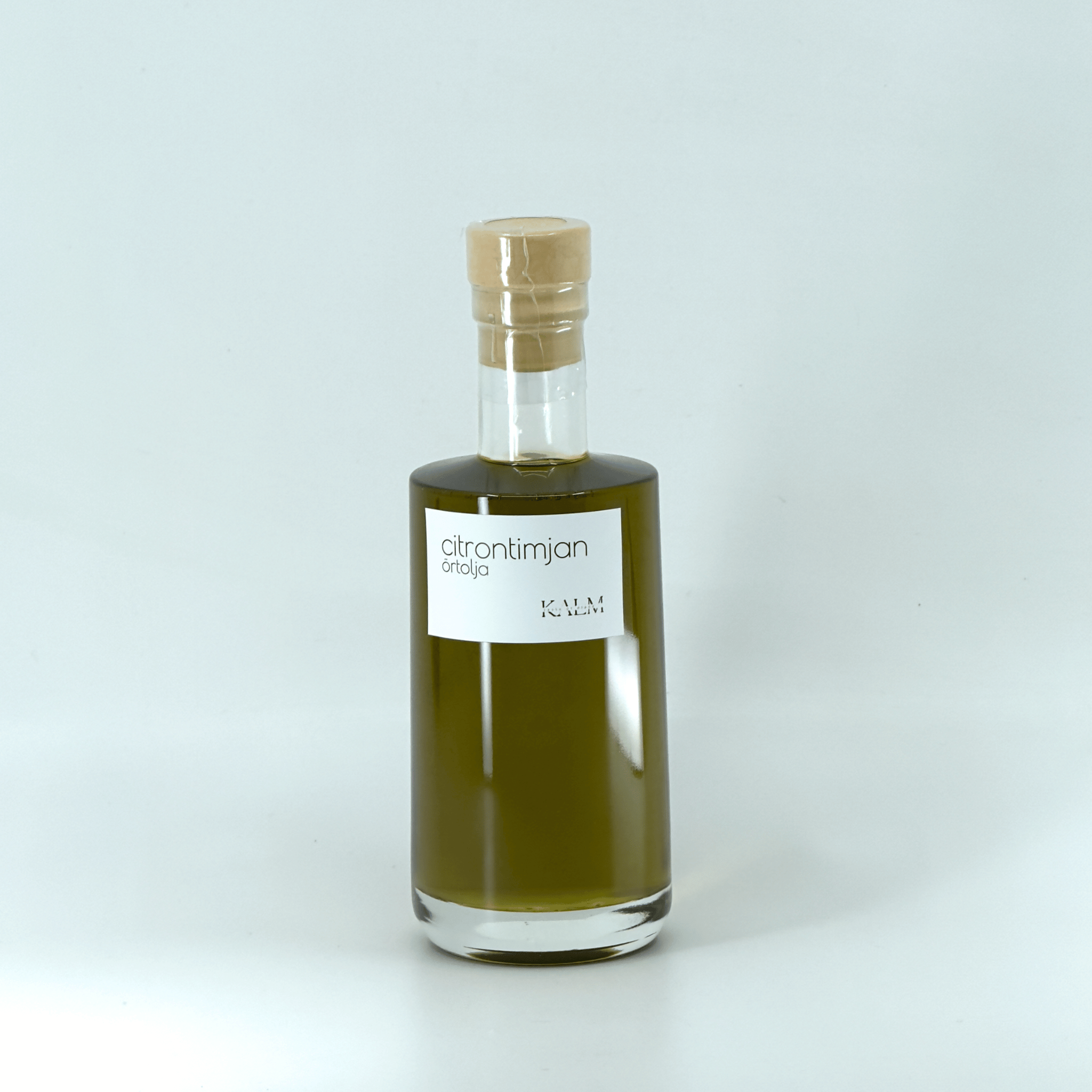 Flaska med örtolja blandad med citrontimjan från Öland