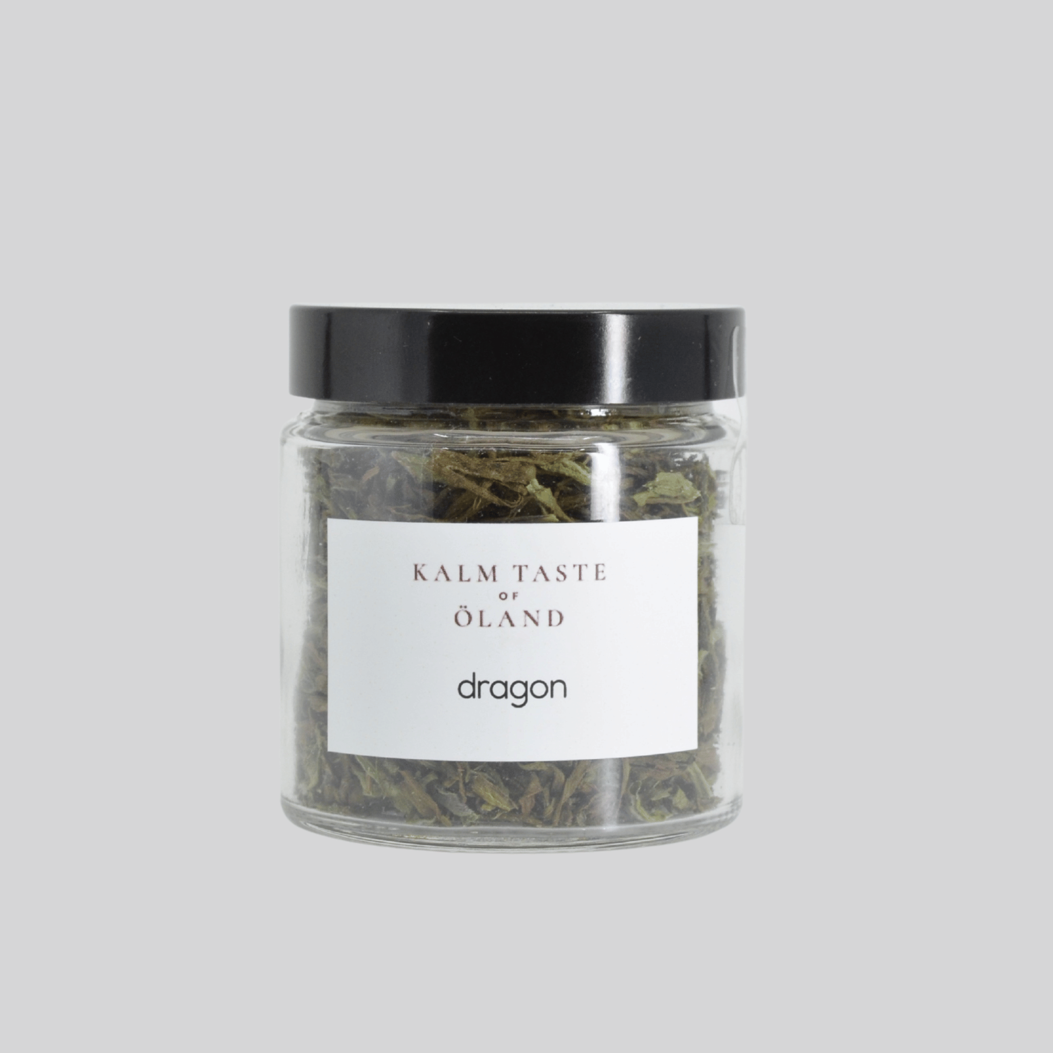 burk med torkad dragon från Kalm Taste – handskördad örtkrydda från Öland, perfekt till bearnaisesås, kyckling, fisk och sallader.